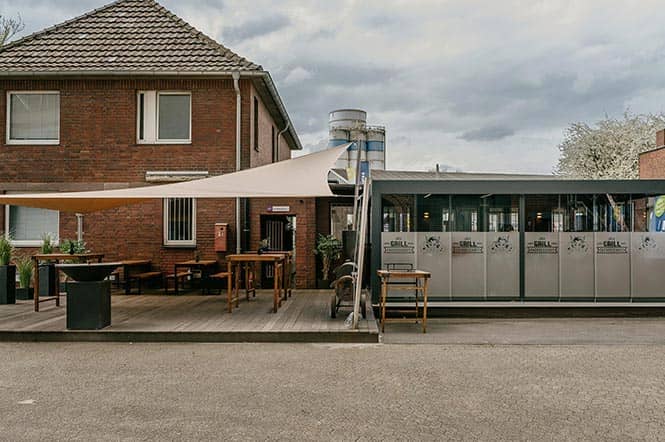 Außenbereich mit Terrasse für Sommerfeste in Düsseldorf